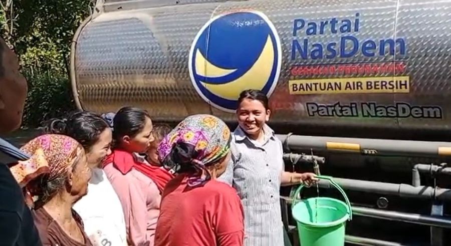 NasDem Probolinggo Distribusikan Air Bersih Atasi Dampak Kekeringan